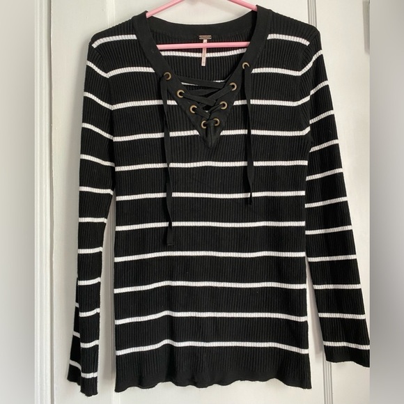Proof Tops - Poof Black and White Stripe V-Neck Lace Closure long Sleeves Top Size: Medium